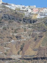 The path down from Thira