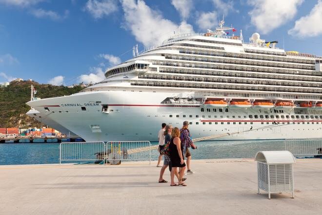 Use Your Cell Phone's Camera to Create a Visual Reminder of "All-Aboard" Time in Port