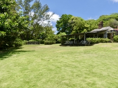 Guest House Lawn